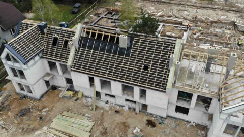 15.04.2023 - Kryjemy dach w pierwszym szeregu mieszkań - zdjęcie 2